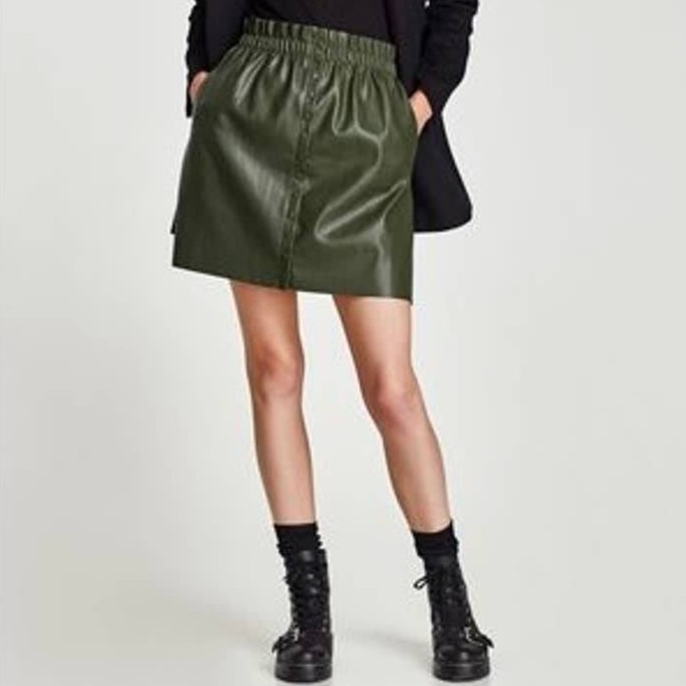 Zara Green Snap Front Faux Leather Mini Skirt Size Small